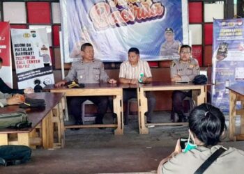 Polresta Manado menjadi melaksanakan “Jumat Bacirita” yang digelar oleh kepolisian setempat. Kegiatan ini bertujuan untuk membahas strategi antisipasi terhadap peredaran narkotika di kota Manado, Jumat (19/4/2024).