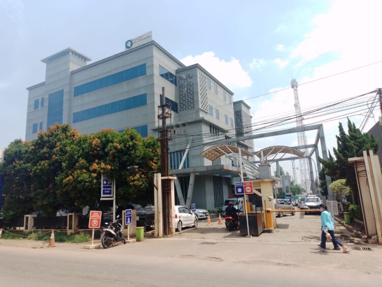 Tampak Bangunan megah RS. Thamrin Cileungsi dari jalan utama. (Foto : Dok/RH/Mitrapolri.com)
