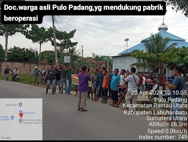 Masyarakat yang mengatasnamakan warga asli Pulo Padang, Kecamatan Rantau Utara, Kabupaten Labuhanbatu yang mendukung beroperasinya Pabrik PT Pulo Padang Sawit Permai (PPSP) Kecamatan Rantau Utara, Kabupaten Labuhanbatu. (Foto : Dok/Mitrapolri.com)