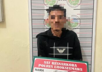 Identitas tersangka adalah IT (42 tahun) seorang wiraswasta yang tinggal di Dusun 3 Ulee Buket, Desa Blang Panyang, Kota Lhokseumawe. Sementara barang bukti yang disita termasuk 19 bungkus sabu, sebuah timbangan digital, sebuah ponsel, dan sepeda motor.