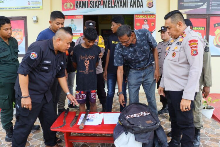 Polsek Muara dua berhasil mengamankan tiga remaja karna diduga akan terlibat dalam aksi kenakalan remaja di Desa Blang Crum, Kecamatan Muara Dua, Kota Lhokseumawe Pada Sabtu malam (21/4/2024) sekitar pukul 23.45 WIB.