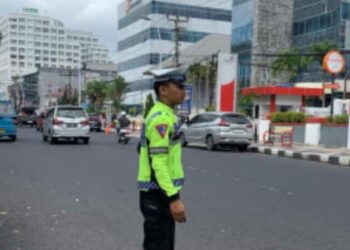 Personel Satuan Samapta Polresta Manado melangkah maju dalam upaya pencegahan dengan melaksanakan Pos Cakalang di sejumlah titik krusial di jalan raya kota.