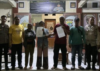 Polsek Bunaken yang berada di bawah naungan Kepolisian Resort Manado berhasil menyelesaikan kasus pelimpahan aduan dari Satreskrim terkait dugaan tindak pidana pengancaman dengan menggunakan pendekatan problem solving. Kasus tersebut melibatkan dua pihak yang terlibat dalam konflik yang berpotensi memicu tindak kekerasan, Minggu (21/2/2024).