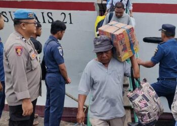 Personel Polsek Pelabuhan Manado aktif melakukan monitoring dan patroli pelayanan masyarakat pada Senin (22/4/2024). Dalam menjalankan tugasnya, mereka berinteraksi dengan security dan petugas keamanan sambil menyampaikan pesan Kamtibmas.