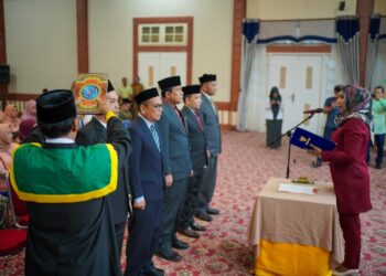 Penjabat (Pj) Bupati Nagan Raya Fitriany Farhas, AP., S.Sos., M.Si secara resmi melantik dan mengambil sumpah lima Anggota Komisi Independen Pemilihan (KIP) Kabupaten Nagan Raya Provinsi Aceh Periode 2024-2029. Pelantikan tersebut berlangsung di Anjungan Pendopo Bupati, Kompleks Perkantoran Suka Makmue, Senin (22/4/2024) malam.