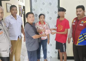 Bhabinkamtibmas dari Polsek Mapanget telah berhasil menyelesaikan kasus pencurian yang mengganggu ketenangan warga. Kejadian tersebut telah menimbulkan kekhawatiran di kalangan penduduk setempat, namun berkat upaya yang gigih dan komitmen yang tinggi dari Bhabinkamtibmas, kasus ini berhasil diselesaikan dengan baik, Selasa (23/4/2024).