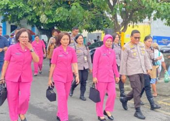 Kapolresta Manado, Kombes Pol Julianto Sirait, memimpin secara langsung personel kepolisian dalam upaya pengamanan kunjungan kerja Kapolda Sulut, Irjen Pol Yudhiawan, bersama Bhayangkari Daerah Sulut dan Forkopimda Sulut di Pelabuhan Manado, Selasa (23/4/2024).