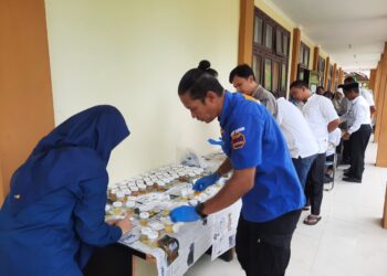 Ratusan Aparatur Sipil Negara (ASN) di lingkungan Kementerian Agama (Kemenag) Kabupaten Nagan Raya menjalani tes urine untuk pencegahan dan deteksi dini penyalahgunaan narkotika. Kegiatan ini dilaksanakan mulai 23-24 April 2024, tes tersebut dilakukan oleh Badan Narkotika Nasional (BNN) Provinsi Aceh yang berlangsung di kantor Kemenag setempat. Rabu (24/04/24).