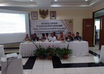 Reses DPRD Kabupaten Bogor Masa Sidang II Tahun 2023 - 2024 Kecamatan Citereup Kabupaten Bogor dalam rangka menyerap aspirasi serta ucapan terimakasih telah memilih dan terpilih menjadi Anggota Dewan Perwakilan Rakyat Daerah Kabupaten Bogor. Rabu (24/04/24). (Foto : Dok RH/Mitrapolri.com)