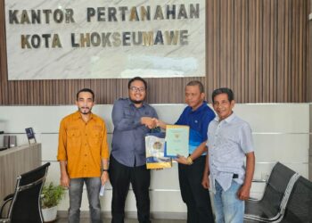 Kantor Badan Pertanahan Nasional (BPN) Kota Lhokseumawe memberikan Sertifikat gratis untuk Asset PWI Kota Lhokseumawe. Pemberian Sertifikat gratis dari BPN Lhokseumawe diterima Langsung ketua PWI setempat Sayuti Achmad didampingi unsur Pengurus lainnya diantaranya Adlin Syakubar (Bendahara), Jamaluddin (Sekretaris), Sugito Tassan (Wakil Ketua), Murdani, SE (Kepala Sekretariat) dan sejumlah anggota lainnya diruang kerja Kepala BPN Kota Lhokseumawe, Muliadi,S,SiT,M.M beberapa waktu lalu.