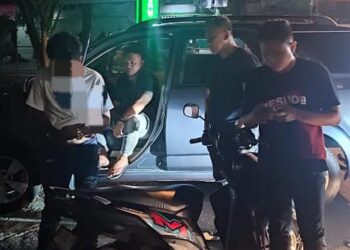 Tim Delta melaksanakan kegiatan mobile di wilayah Kelurahan Banjer LK IV dan V, Kecamatan Tikala. Hasil dari kegiatan ini, Tim Delta melakukan pemeriksaan terhadap kendaraan R2, namun tidak ditemukan adanya barang-barang yang mencurigakan, Kamis (25/4/2024).