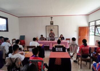 Kapolsek Tombulu secara aktif terlibat dalam kegiatan pembinaan di SMP Kristen Kamangta. Dalam kunjungannya, Kapolsek tidak hanya memberikan ceramah tentang pentingnya pendidikan, tetapi juga berinteraksi langsung dengan para pelajar untuk memahami tantangan dan kebutuhan mereka, Jumat (26/4/2024).