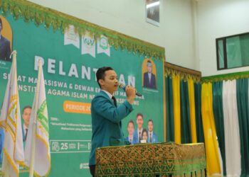 Senat Mahasiswa Institut Agama Islam Negeri (IAIN) Lhokseumawe periode 2024/2025 resmi dilantik oleh Rektor IAIN Lhokseumawe, Prof. Dr. Danial, M.Ag. Kamis (25/4/2024). Pelantikan tersebut berlangsung di aula serbaguna kampus IAIN Lhokseumawe dengan mengusung Tema “Aktualisasi Tridharma Perguruan Tinggi Menuju Organisasi Mahasiswa yang Solidaritas dan Berkualitas".