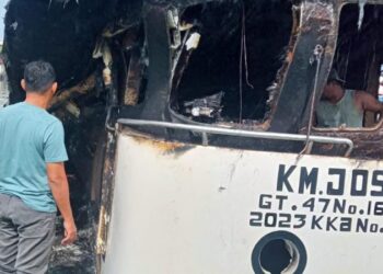 Personel Sat Pol Airud Polresta Manado berhasil mengamankan dan mengolah tempat kejadian perkara (TKP) terkait kebakaran kapal pajeko KM. Josh 02 di dermaga Tumumpa. Kejadian ini terjadi sekira pukul 05.30 WITA saat piket penjagaan menerima laporan dari masyarakat mengenai kebakaran kapal di tempat pelelangan ikan Tumumpa, Sabtu (27/4/2024).