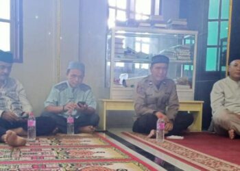 Polsek Mapanget turut serta dalam pengamanan acara Halal Bi Halal yang diselenggarakan di Masjid Al Kautsar, Kelurahan Kairagi 2, Kecamatan Mapanget. Acara ini mengusung tema ‘Bersilaturahmi Untuk Kemenangan Kita Bersama’, menyoroti pentingnya hubungan yang erat di antara masyarakat untuk meraih keberhasilan bersama, Sabtu (27/4/2024).