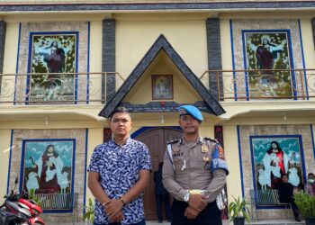 Gereja yang ada di Kabupaten Samosir dipenuhi dengan kehangatan perjalanan ibadah saat Personil Polres Samosir mewujudkan Minggu Kasih dengan pelaksanaan Pengamanan Ibadah di Gereja, Minggu (28/04/2024).