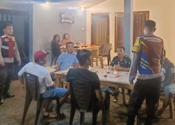 Polsek Pulau Bunaken aktif melakukan kegiatan sambang kepada warga di wilayah hukumnya dalam upaya menciptakan kondisi keamanan dan ketertiban masyarakat (kamtibmas) yang kondusif, Sabtu (27/4/2024).