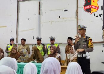 Kasat Lantas Polres Sidrap AKP Nawir Eming, SE melaksanakan program edukatif Police Go To School di SMA Negeri 2 Sidrap.