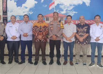 KPU Dairi menyambangi Mapolres Dairi dalam menjalin Silaturahmi dan menyampaikan Apresiasi terimakasih atas dukungan dan Kerjasama pada pengamanan pemilu Lalu, di kabupaten dairi dapat berjalan dengan kondusif. Senin (29/04/2024).
