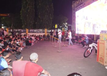 Polres Purbalingga menggelar nonton bareng (Nobar) laga semifinal AFC U-23 antara tim nasional Indonesia melawan Uzbekistan. Kegiatan digelar gratis tanpa dipungut biaya di halaman Mapolres Purbalingga, Senin (29/4/2024) malam.
