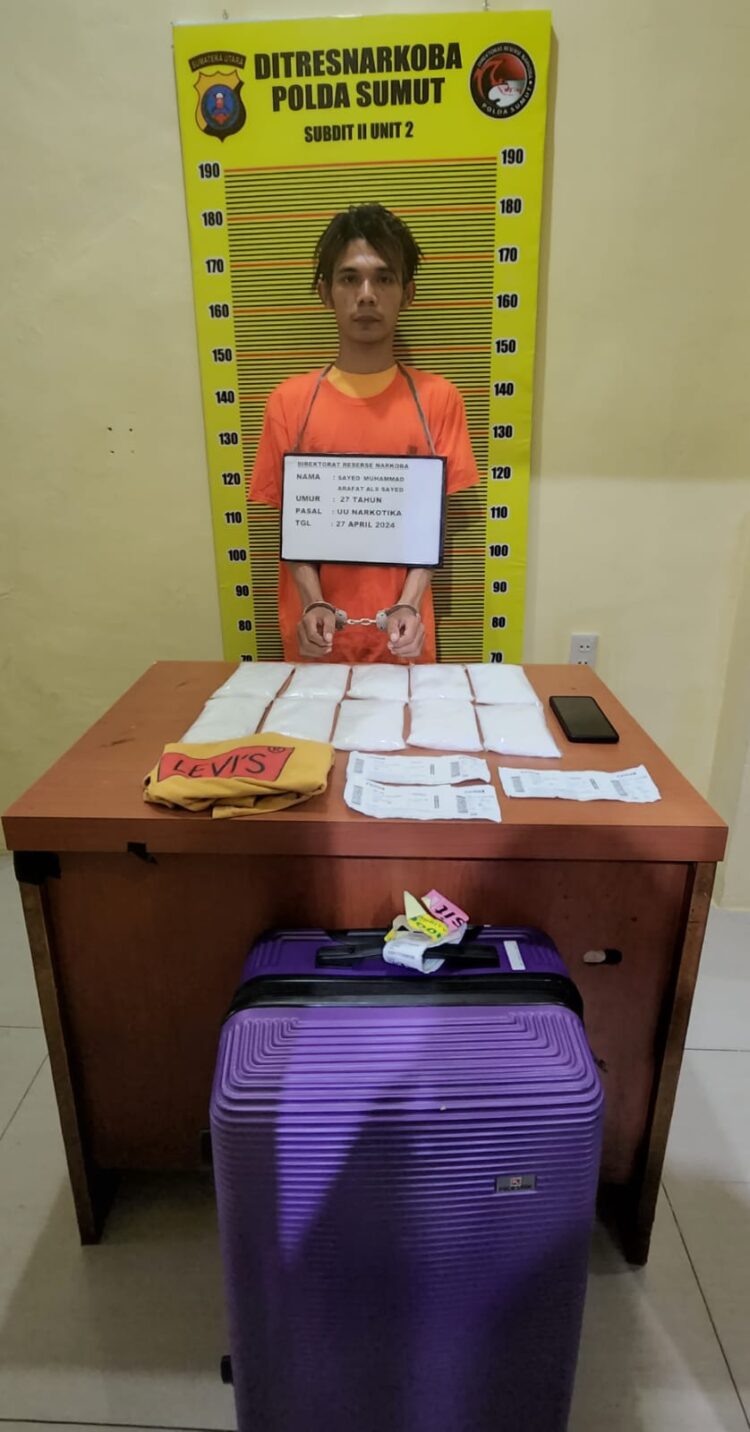 DITANGKAP: Pelaku berinisial SMA, jaringan Sumatera Utara ke Sulawesi. ditangkap Direktorat Reserse Narkoba Polda Sumatera Utara di Kuala Namu Internasional Airport (KNIA). (Foto Dok/Polda Sumut)