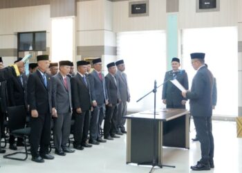 Pj Wali Kota Sabang Reza Fahlevi melantik dan menyumpah 18 Pejabat Pimpinan Tinggi Pratama (Eselon II) di Lingkungan Pemerintah Kota Sabang, bertempat di Aula Pulau Weh Kantor Wali Kota Sabang.