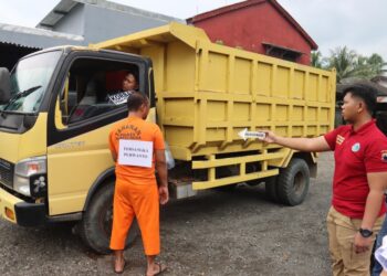 Polres Purbalingga menggelar rekonstruksi atau pengambaran kembali peristiwa pembunuhan sopir truk di jembatan Sungai Serayu Desa Kembangan, Kecamatan Bukateja, Kabupaten Purbalingga, Selasa (23/4/2024) sore.