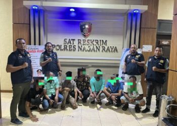Team Opsnal Satuan Reserse Kriminal Polres Nagan Raya berhasil menangkap 7 pria disaat sedang asik bermain kartu di desa Kuta Baro Jeuram, Kecamatan Seunagan, Nagan Raya, provinsi Aceh.
