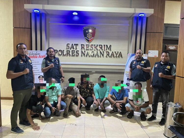 Team Opsnal Satuan Reserse Kriminal Polres Nagan Raya berhasil menangkap 7 pria disaat sedang asik bermain kartu di desa Kuta Baro Jeuram, Kecamatan Seunagan, Nagan Raya, provinsi Aceh.