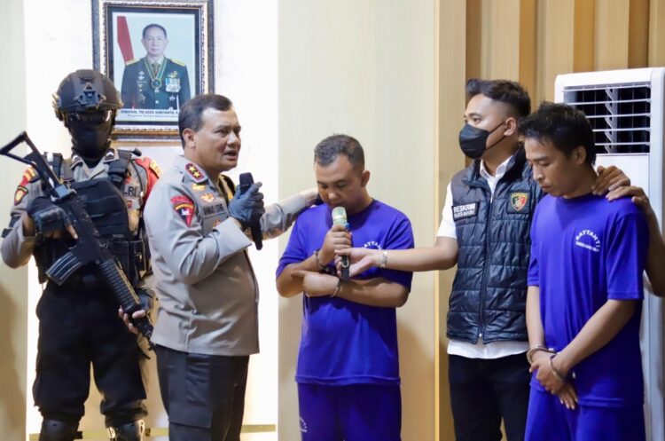 Kapolda Jawa Tengah Irjen Pol Ahmad Luthfi, melakukan Conferensi Pers pengungkapan kasus Penembakan yang terjadi di Hotel Braga Kab. Banyumas hari Sabtu 27 April 2024, Kegiatan di gelar di Aula Rekonfu Polresta Banyumas. Senin (29/4/24).