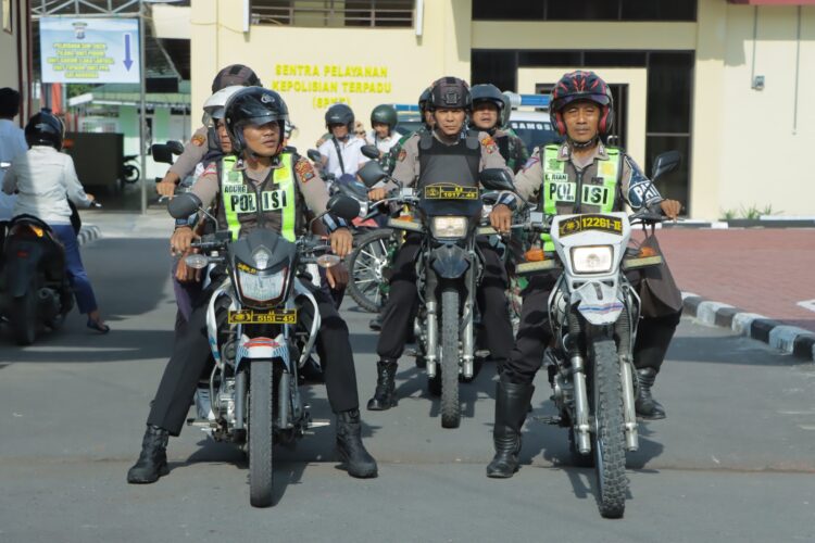 Patroli Presisi Skala Besar Gabungan TNI/Polri dan Instansi Terkait di Kabupaten Samosir. Kegiatan ini bertujuan untuk menciptakan kondisi yang aman dan terkendali saat peringatan Hari Buruh Internasional (May Day) di wilayah Rabu ,(01/05/2024)