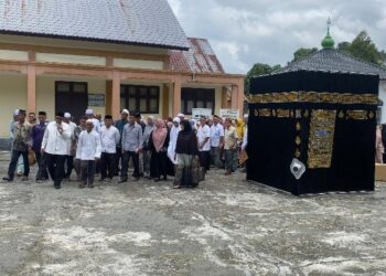 Sebanyak 105 jamaah haji asal Kabupaten Nagan Raya tahun 2024 sedang mengikuti bimbingan manasik haji yang berlangsung di aula Kantor Kementerian Agama (Kemenag) Kabupaten Nagan Raya. Rabu, (01/05/24).