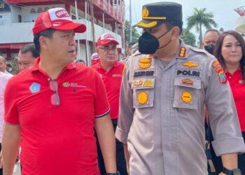 Kapolresta Manado, Kombes Pol Julianto Sirait, memimpin langsung operasi keamanan untuk mengamankan kegiatan peringatan Hari Buruh Internasional yang dilaksanakan di kompleks pasar bersehati, Kelurahan Calaca, Manado, Rabu (1/5/2024).