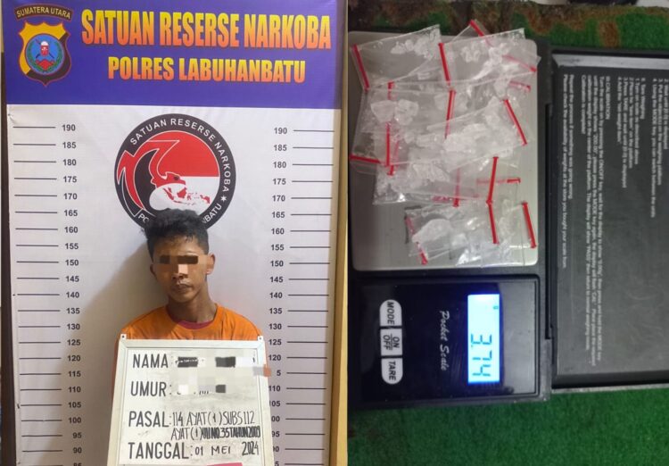 Pelaku yang berhasil diamankan berinisiL HG alias Beles, seorang pria berusia 31 tahun warga Dusun III Parit Minyak Desa Aek Korsik, Kecamatan Aek Kuo, Kabupaten Labuhanbatu Utara. Dari Pelaku, Tim Opsnal berhasil menemukan dan menyita 20 bungkus plastik klip kecil yang berisikan narkotika jenis sabu dengan berat bruto mencapai 3,74 gram.
