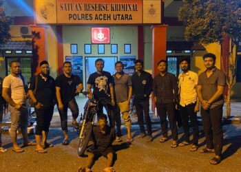 Tersangka merupakan seorang remaja berusia 16 tahun berinisial MAL yang masih bestatus pelajar Sekolah Menengah Pertama. Dari tangannya petugas turut mengamankan satu unit Sepeda Motor jenis Yamaha RX King yang merupakan milik M Fajri, 27 tahun Anggota Polri yang berdinas di Polres Aceh Utara.