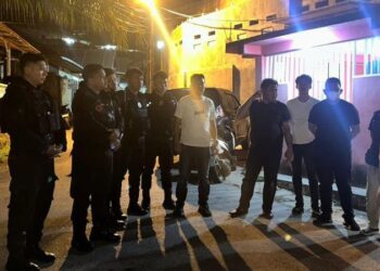Patroli Rayon Samapta Polresta Manado telah melaksanakan patroli rutin serta kegiatan KRYD (Kegiatan Rutin Yang Ditingkatkan) di wilayah Kelurahan Banjer LK IV dan V, VI Kecamatan Tikala, Rabu (1/5/2024) malam