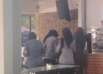 Aparatur Sipil Negara (ASN), dan pegawai kontrak - Honerer yang nongkrong di cafee-cafee disaat jam kerja.