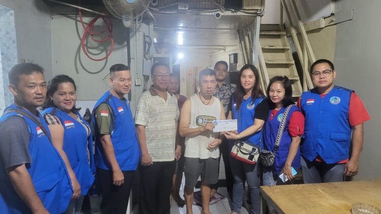 Komunitas Happy Social Community (HSC)
memberikan bantuan sosial untuk seorang Bapak yang mengalami Stroke di Medan, Jumat (3/5/2024).