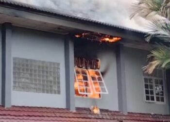 Sekolah Menengah Atas Negeri 3 Kayuagung (SMAN 3) yang berada di Jalan Letnan Sayuti Kelurahan Kedaton, dilahap si Jago Merah, Sabtu (4/4/24).