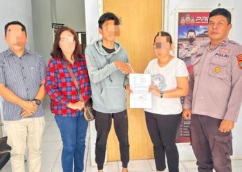 Polsek Tombulu, dalam upaya mempertahankan keamanan dan ketertiban masyarakat, telah berhasil menyelesaikan kasus tindak pidana perbuatan tidak menyenangkan yang terjadi di Mako Polsek Tombulu. Kasus ini melibatkan pelaku yang melakukan tindakan tidak senonoh di area kantor polisi tersebut, Jumat (3/5/2024).