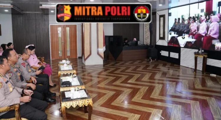 Kapolda Sumsel Irjen. Pol. A. Rachmad Wibowo, SIK, selaku Penasehat Yayasan Kemala Bhayangkari Daerah Sumsel dan Ketua Pengurus Yayasan Kemala Bhayangkari Daerah Sumsel Evi Rachmad Wibowo beserta beberapa PJU Polda Sumsel, Kapolres/Tabes PJU Polres Jajaran dan Pengurus Yayasan Kemala Bhayangkari (YKB) Daerah Sumsel hadir secara daring (Zoom Meeting) dalam acara Peresmian Gedung Kemala, Kantor Pengurus Pusat Yayasan Kemala Bhayangkari yang bertempat di Ruang Serbaguna Lantai II Gedung Utama Presisi Mapolda Sumsel Jalan Jendral Sudirman KM.4 Palembang pada Sabtu (4/5/24).