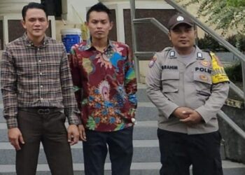 Kegiatan Patroli Jaga Aman Somat (Paja Somat) yang melibatkan Babinkamtibmas dari jajaran Resta Manado serta personel Satuan Samapta Polres Manado, terus ditingkatkan guna memastikan keamanan dan ketertiban di sekitar area gereja dan masjid. Dalam upaya menjaga stabilitas keamanan di kota, kegiatan ini menjadi salah satu langkah proaktif yang diambil oleh aparat kepolisian, Minggu (5/5/2024).