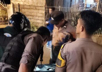 Polsek Tikala, yang merupakan bagian integral dari Polresta Manado, terus mengintensifkan upaya peningkatan keamanan dan ketertiban di wilayah hukumnya. Melalui program Kegiatan Rutin yang Ditingkatkan (KRYD), Polsek Tikala baru-baru ini memusatkan perhatiannya pada Kelurahan Banjer, Kecamatan Tikala, Kota Manado, Minggu (5/5/2024).