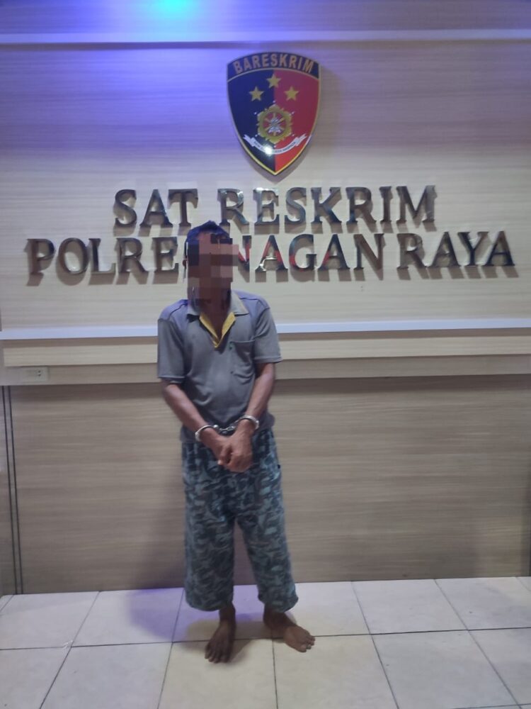 Polisi Menahan RN (52) alias Mualem terduga pelaku tindak pidana pelecehan Seksual terhadap Bunga (Nama samaran) yang merupakan anak dibawah umur pada Senin sore 6 Mei 2024 sekira pukul 19.44 Wib.