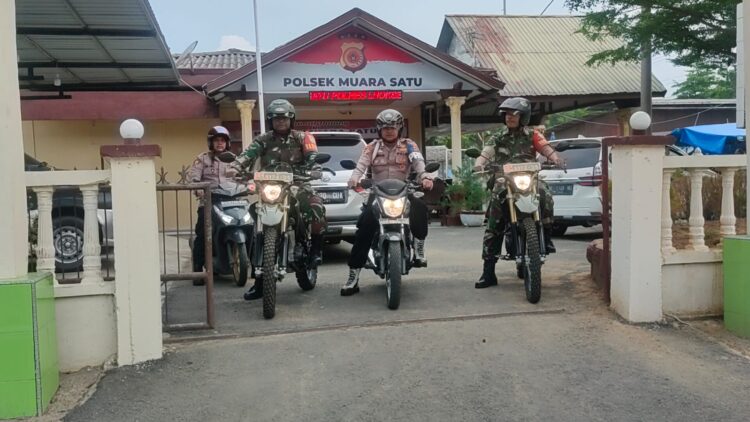 Polsek Muara Satu tingkatkan patroli gabungan dengan aparat TNI setempat di sejumlah lokasi di Wilkum Kec. Muara satu wilayah hukum Polres Lhokseumawe, selasa (7/5/2024).