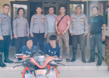 Tim Opsnal Polsek Malalayang berhasil mengamankan pelaku pencurian kendaraan roda dua (Curanmor) yang telah meresahkan warga. Keberhasilan ini merupakan hasil kerja keras dan koordinasi yang baik antara aparat kepolisian dengan masyarakat setempat, Selasa (7/5/2024).