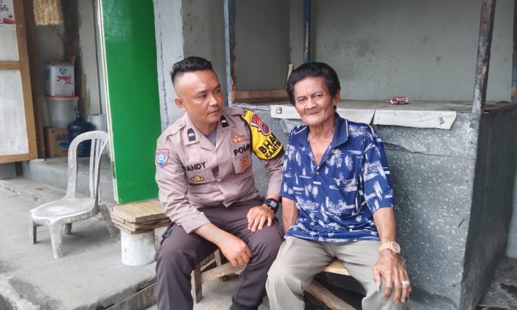Polsek Tikala, Kota Manado, terus menggalakkan kegiatan BARONANG (Bhayangkara Ronda Sambang) dengan fokus pada aspek sosial dan pembinaan masyarakat. Pada hari ini, mereka melaksanakan program Bina Sambang di Kelurahan Banjer LK V, Kecamatan Tikala, Selasa (7/5/2024).