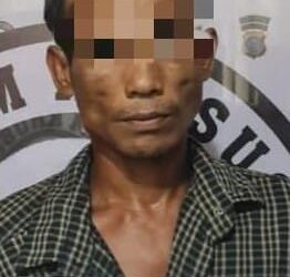 AMANKAN.: Seorang pria tersangka pencuri sepeda motir dan HP, diamankan di Mapolres Pelabuhan Belawan, Rabu (8/5/2024) setelah dibekuk dari kawasan Medan Marelan.(Foto Dok/Polres Belawan)