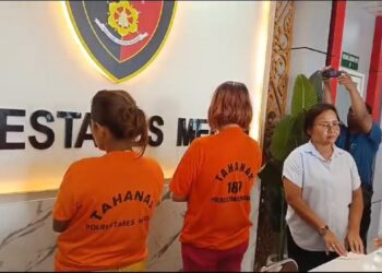 DIAMANKAN: Dua pelaku perdagangan anak berinisial NJH dan AHBS diamankan di Mako Sat Reskrim Polrestabes Medan, Rabu (8/5/2024).(Foo Dok/ Polrestabes)