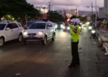 Satuan Lalu Lintas Polresta Manado yang terus berupaya menjaga kelancaran lalu lintas serta mencegah pelanggaran di jalan raya. Dalam upaya tersebut, mereka meluncurkan operasi terbaru mereka yang dikenal dengan sebutan “Pos Cakalang”, Selasa (7/5/2024) malam.